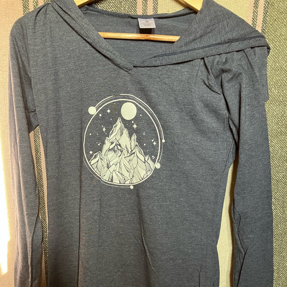 EUC Women's Long Sleeve Hooded Tee, size Small